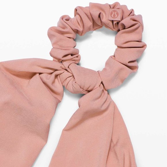 ***NWOT Lululemon Uplifting Scrunchie *Flow*** - Picture 3 of 3